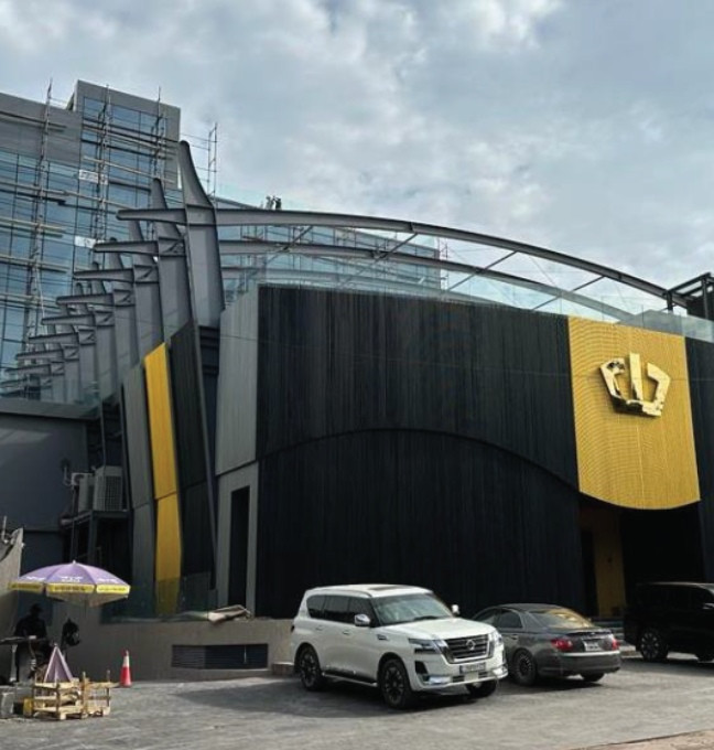 COMMERCIAL BUILDING